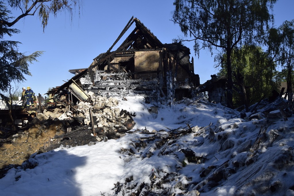 Grossfeuer Einfamilienhaus Siegburg Muehlengrabenstr P1296.JPG - Miklos Laubert